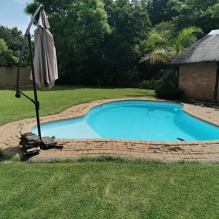 Gluckman Drive Guesthouse Welkom Extérieur photo