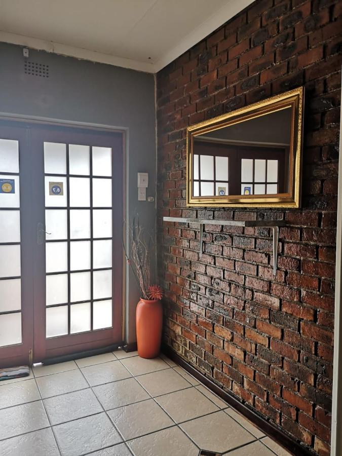 Gluckman Drive Guesthouse Welkom Extérieur photo