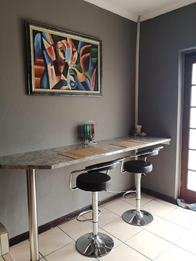 Gluckman Drive Guesthouse Welkom Extérieur photo