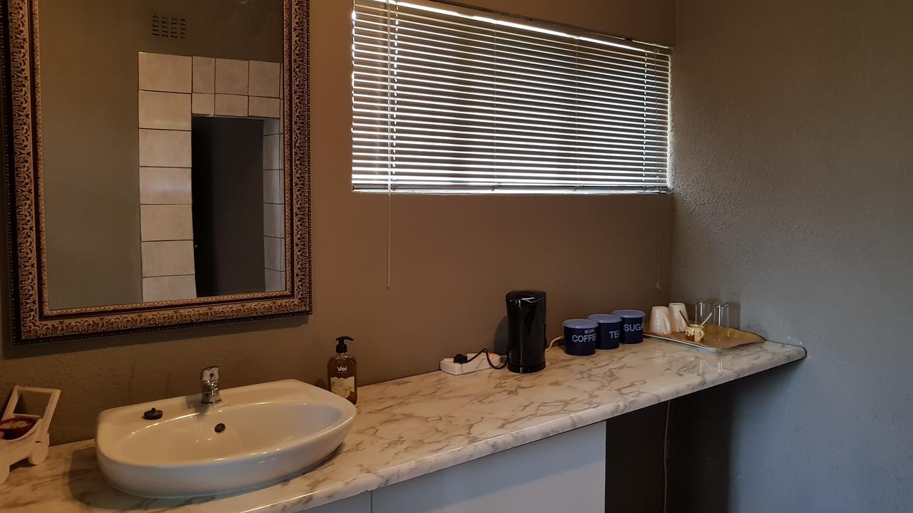 Gluckman Drive Guesthouse Welkom Extérieur photo